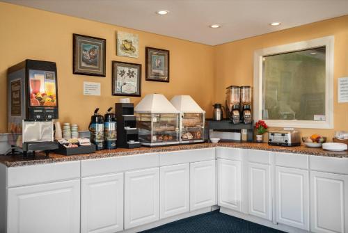 monticello inn framingham