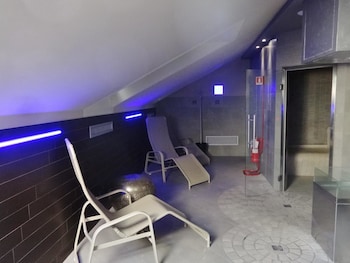hotel excelsior magenta
