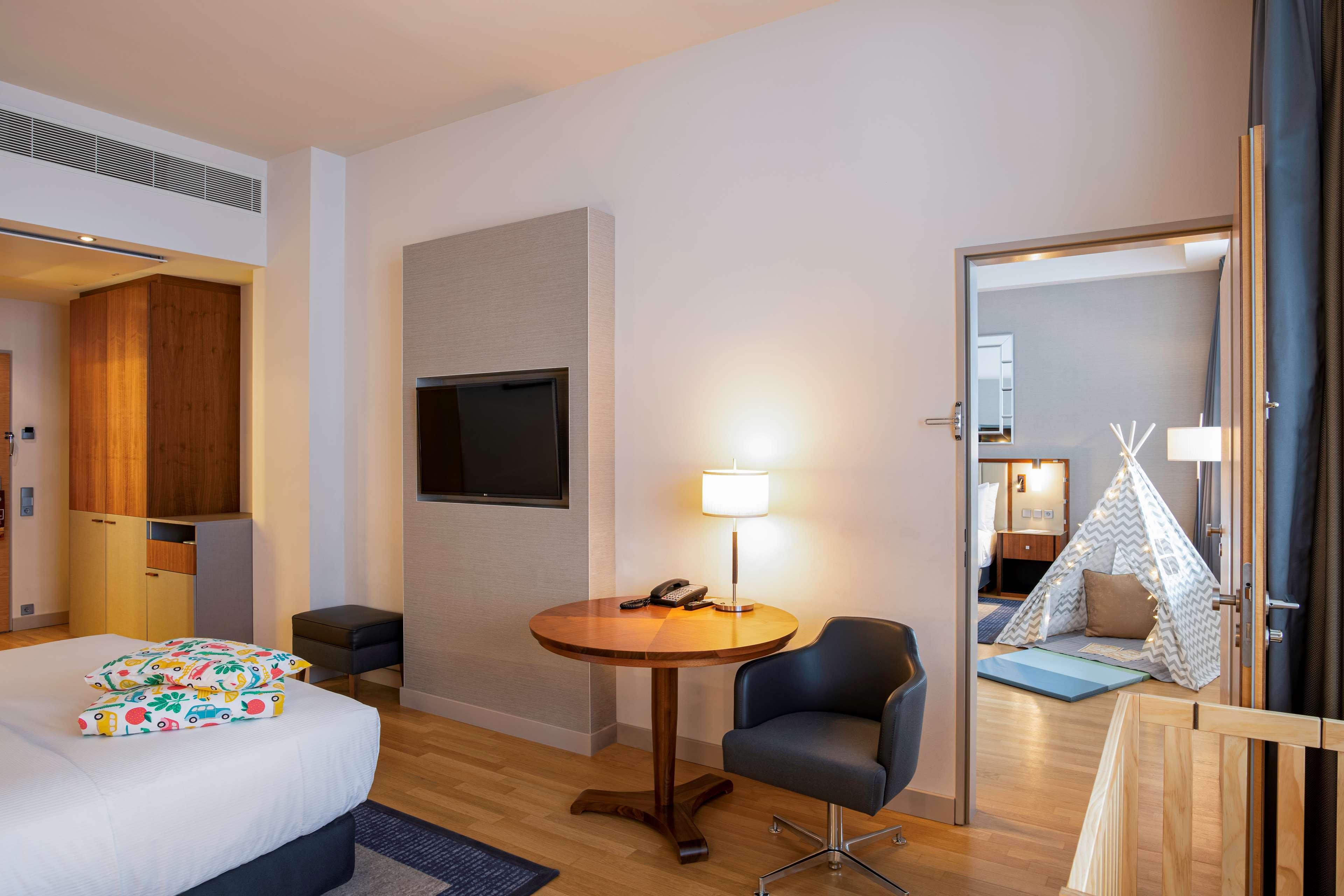 hilton cologne