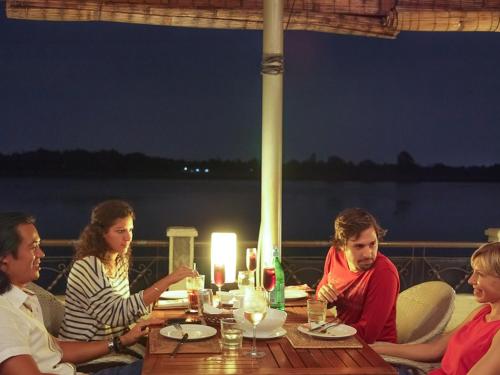 riverside serviced apartments