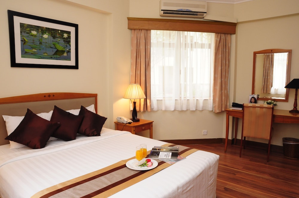 riverside serviced apartments