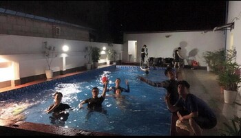 v central hotel