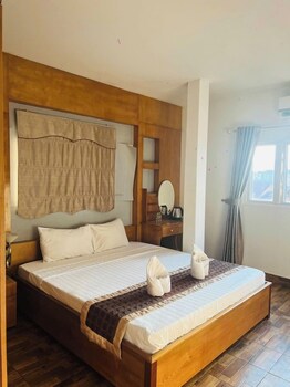 v central hotel