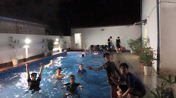 v central hotel