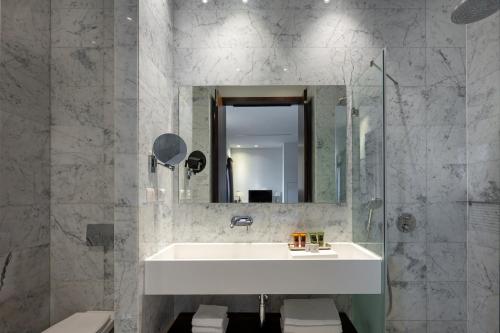 hotel indigo tel aviv diamond district by ihg