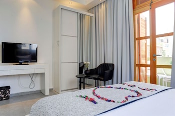 Residence Suites Hotel,Near Carmel Market,4 star