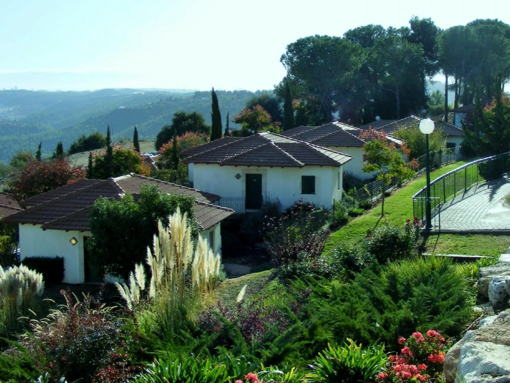 Shoresh Green Hills Family Suites Hotel,In The Mountains,3 star
