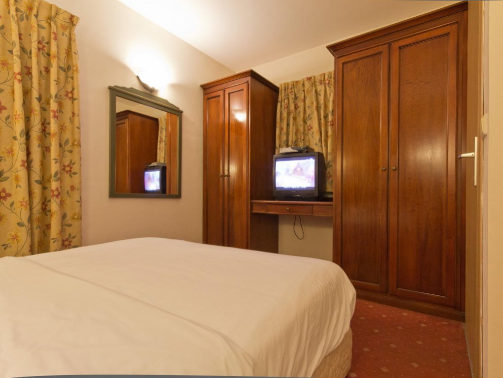 Shoresh Green Hills Family Suites Hotel,In The Mountains,3 star