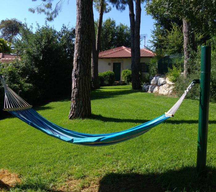 shoresh green hills family suites hotel