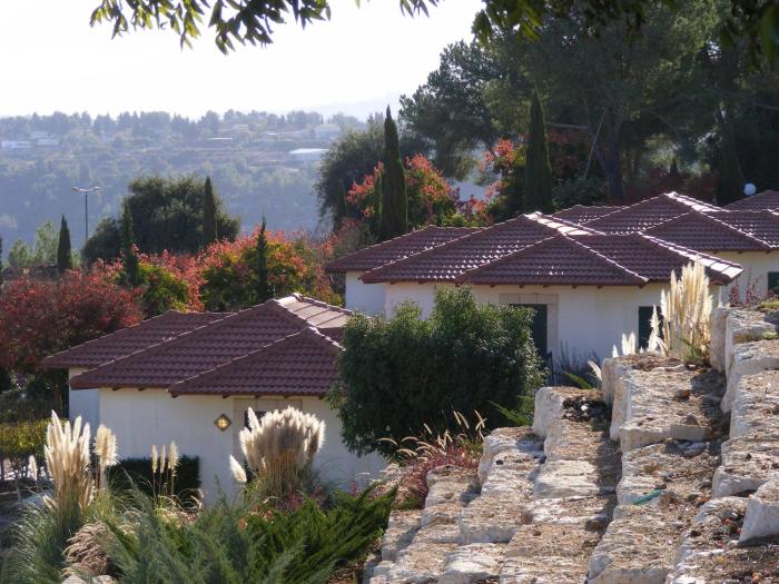 shoresh green hills family suites hotel