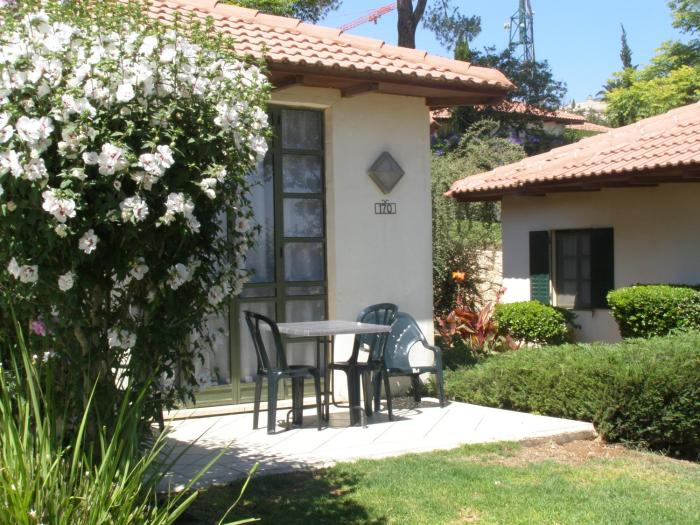 shoresh green hills family suites hotel