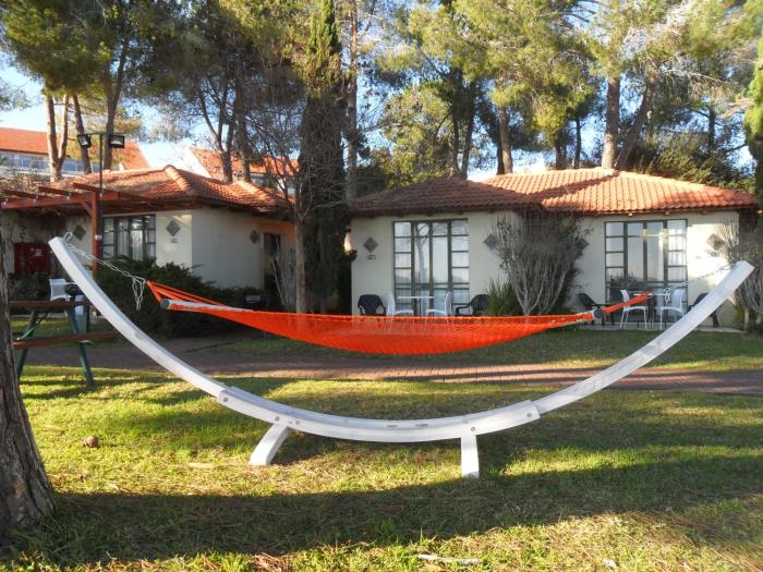 shoresh green hills family suites hotel