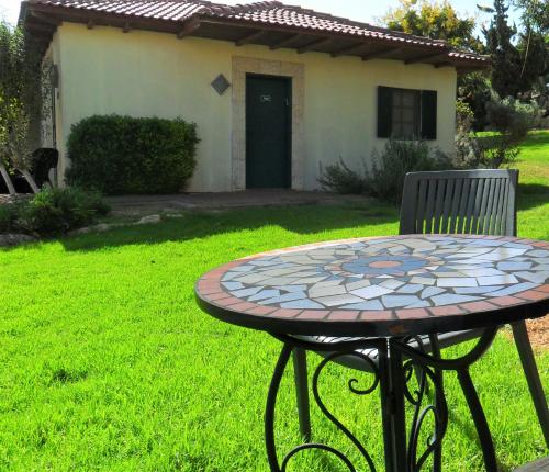 shoresh green hills family suites hotel