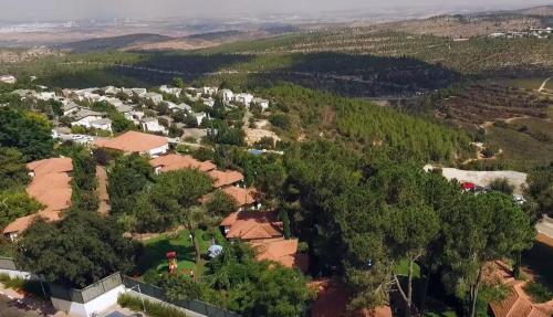 shoresh green hills family suites hotel