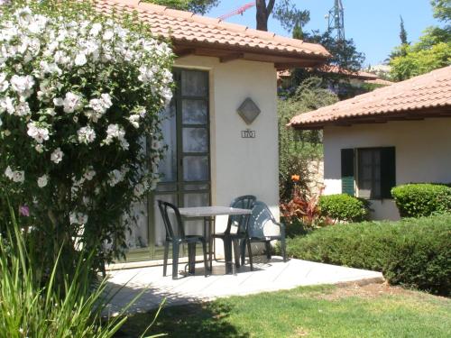 shoresh green hills family suites hotel