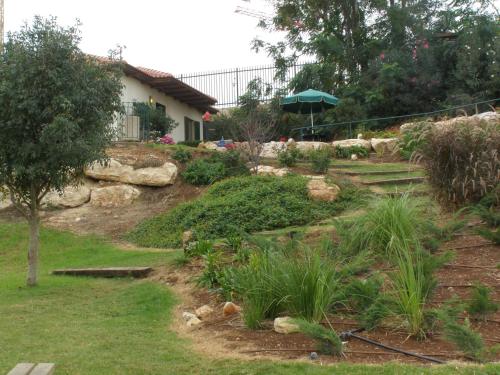 shoresh green hills family suites hotel