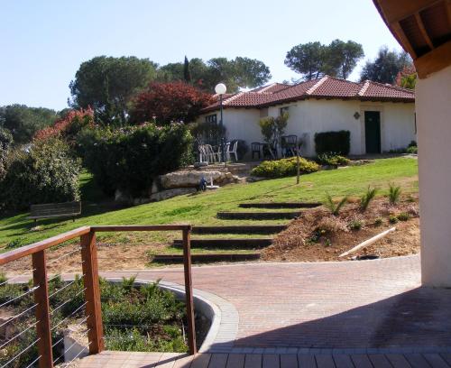 shoresh green hills family suites hotel