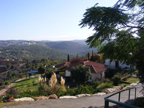 shoresh green hills family suites hotel