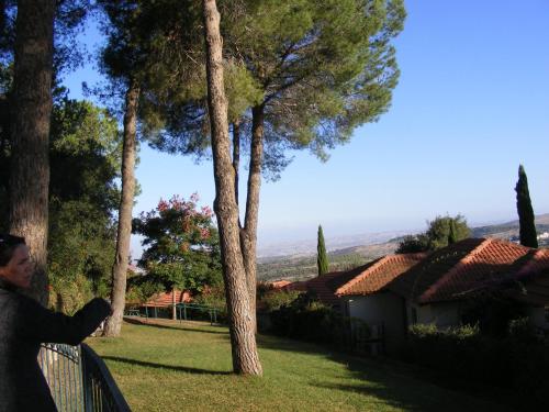 shoresh green hills family suites hotel