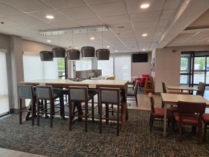 hampton inn commerce