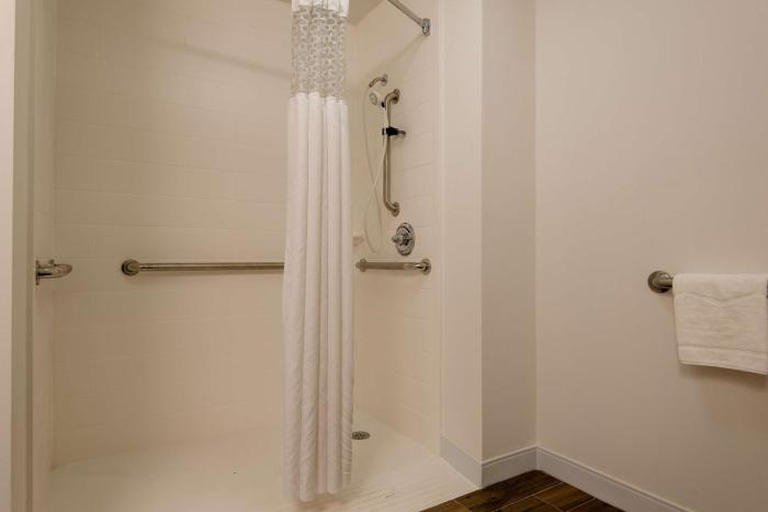 hampton inn commerce
