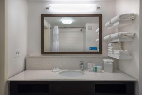 hampton inn commerce