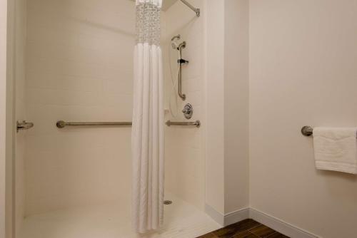 hampton inn commerce