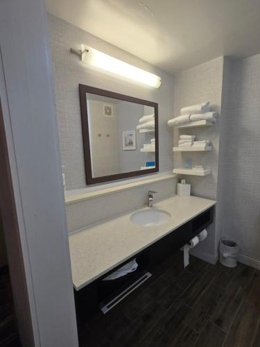 hampton inn commerce