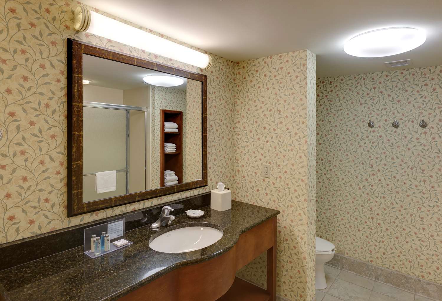 hampton inn and suites columbus polaris