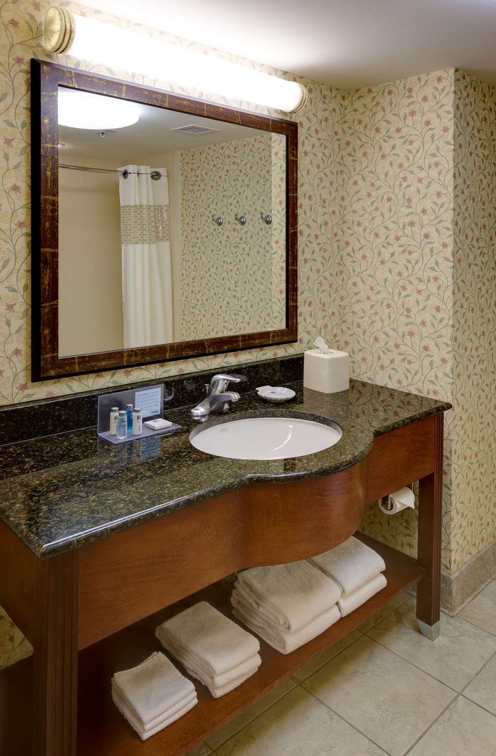 hampton inn and suites columbus polaris