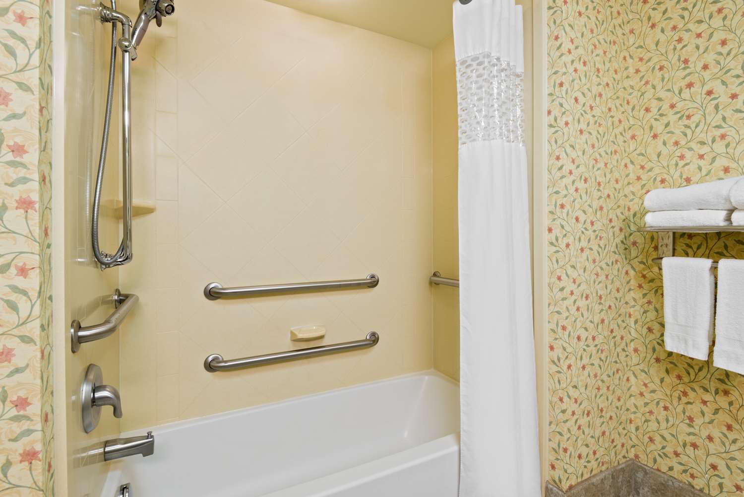hampton inn and suites columbus polaris