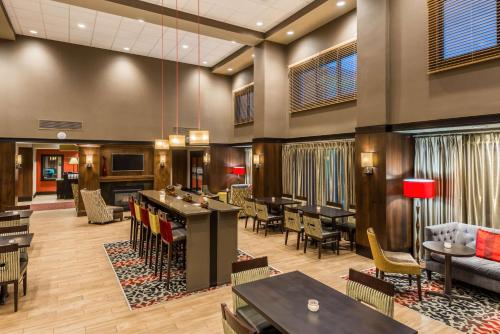 hampton inn and suites columbus polaris