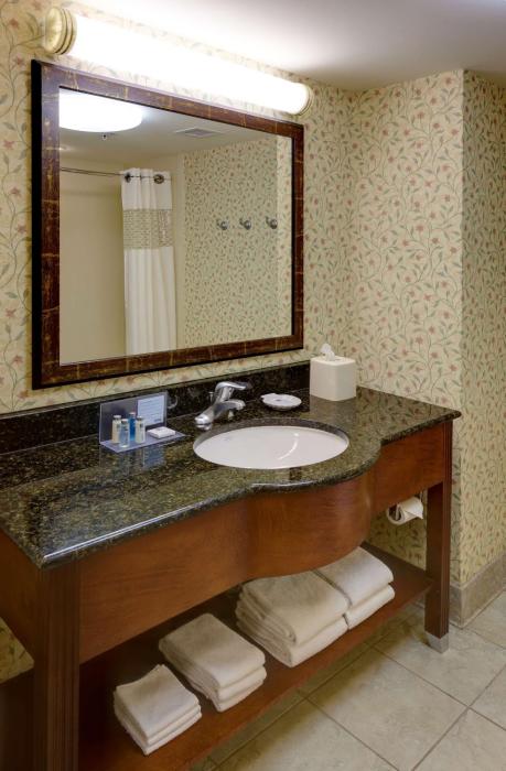 hampton inn and suites columbus polaris