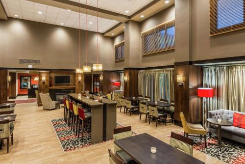 hampton inn and suites columbus polaris