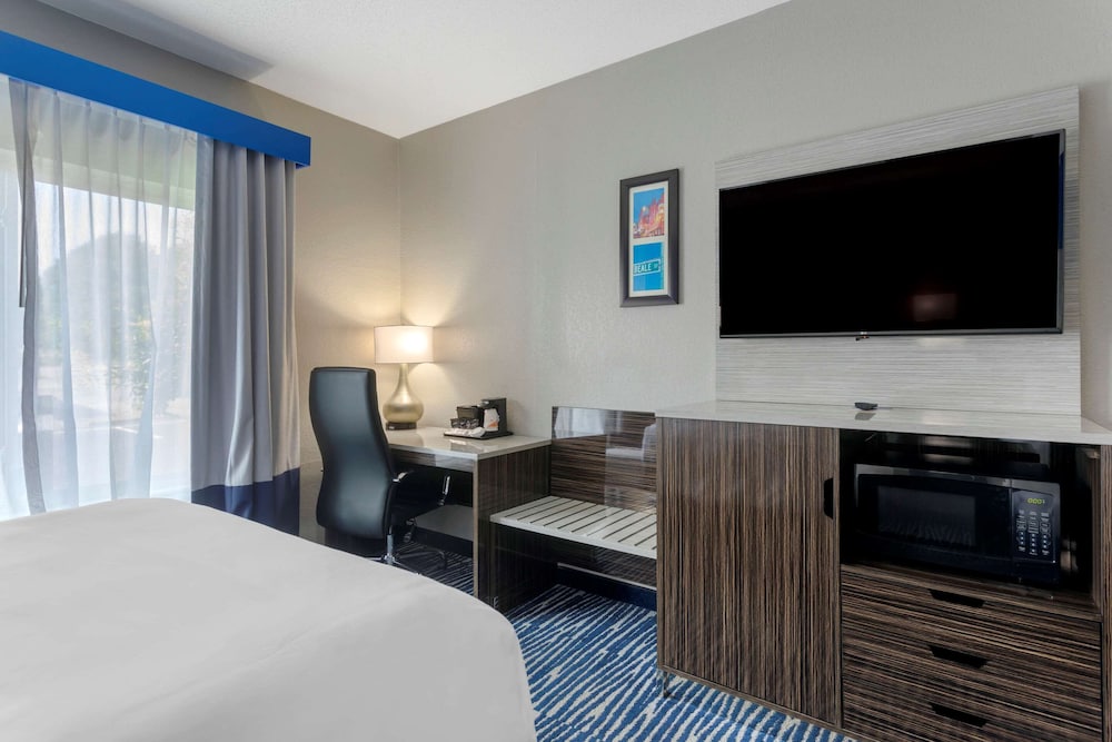 comfort inn and suites