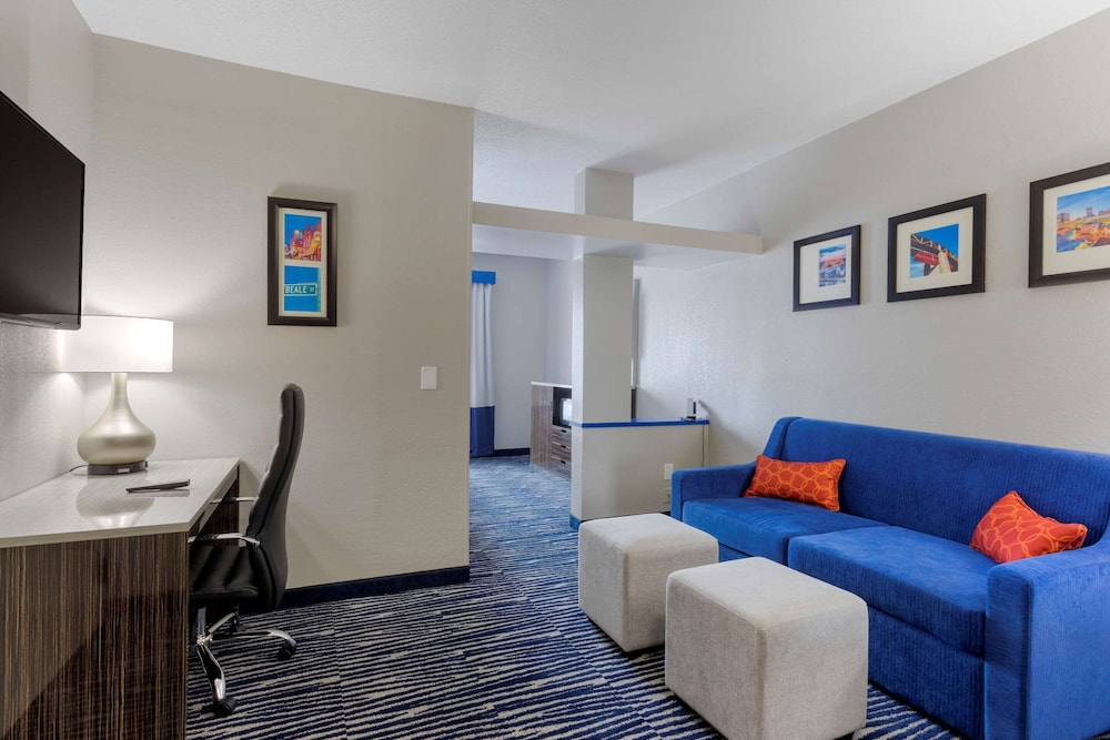 comfort inn and suites