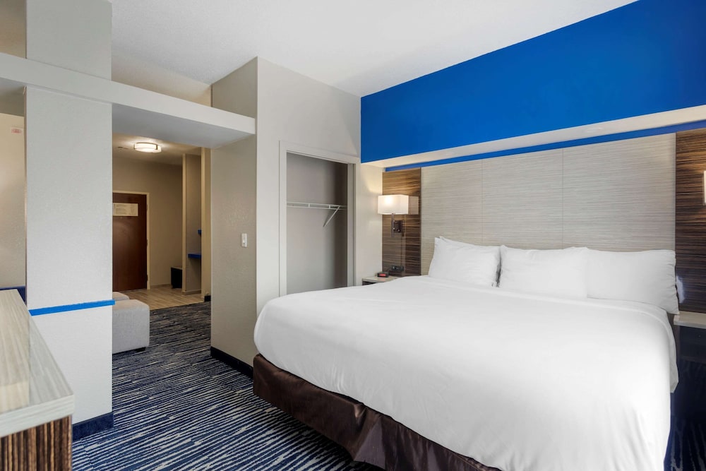 comfort inn and suites