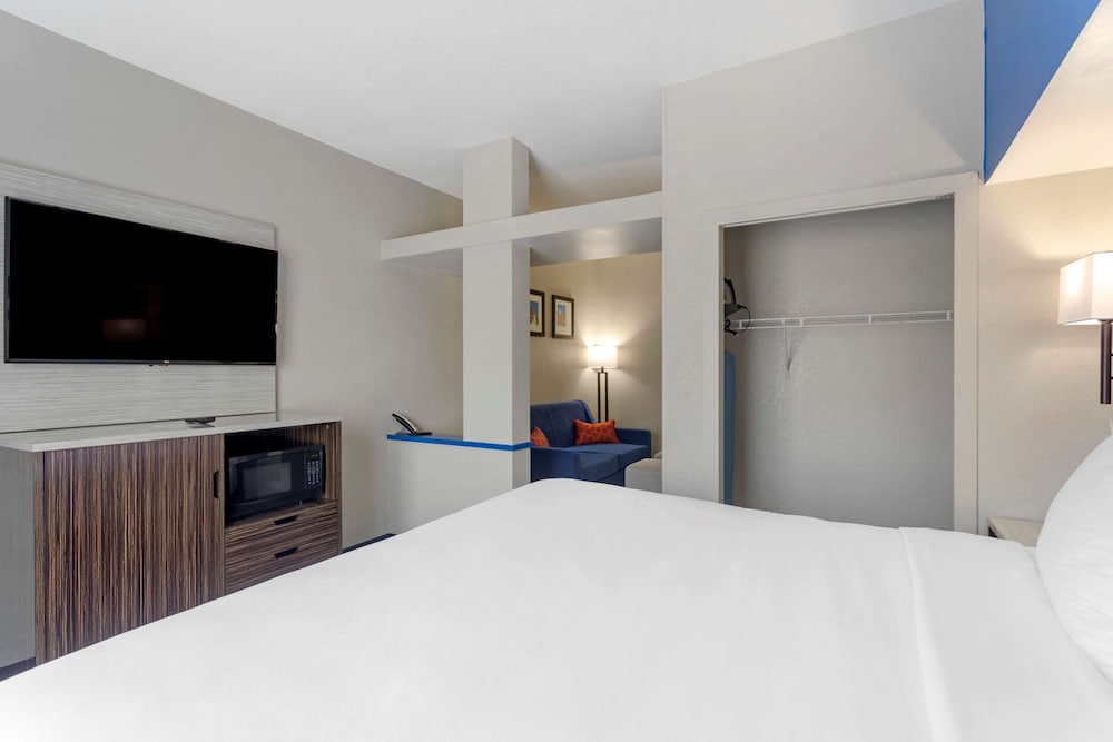 comfort inn and suites