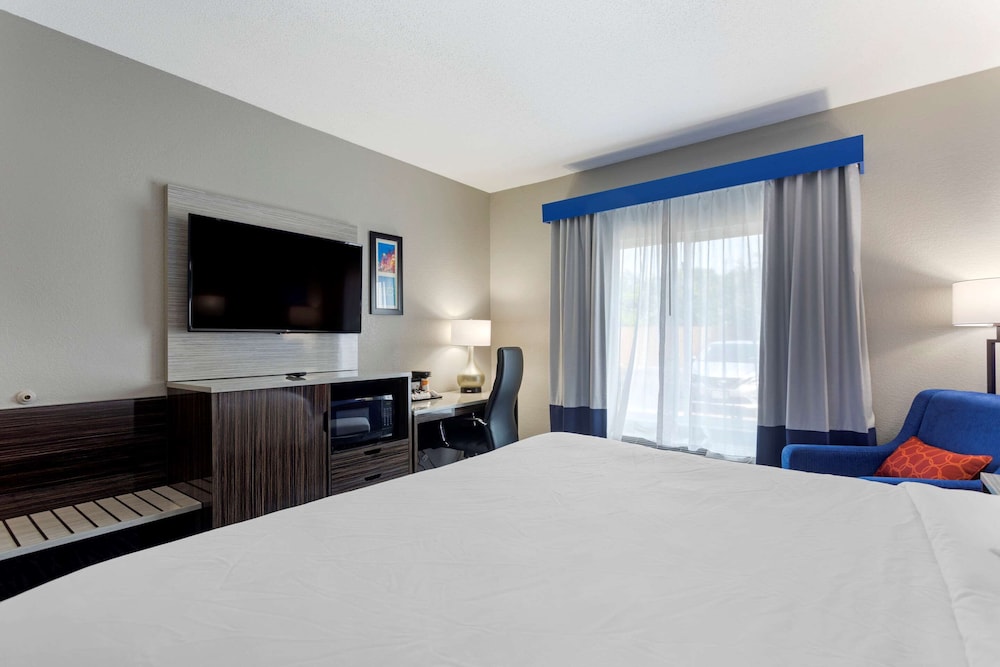 comfort inn and suites
