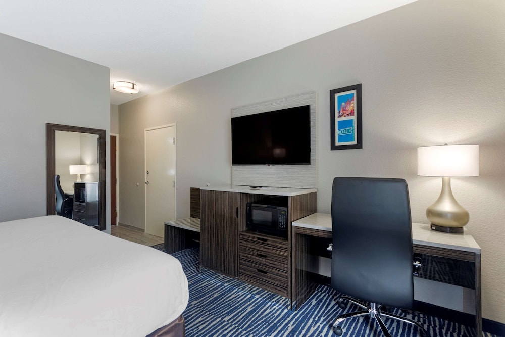 comfort inn and suites
