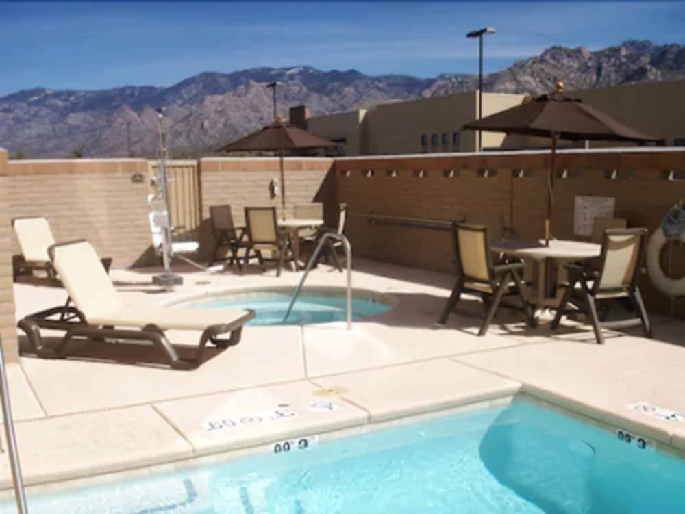 hol inn exp and suites oro valley tucson north