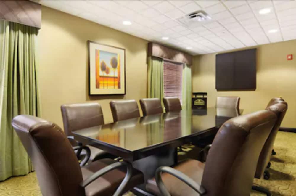 hol inn exp and suites oro valley tucson north