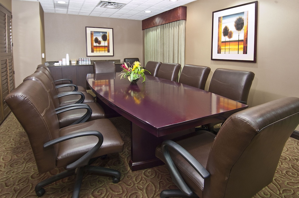 hol inn exp and suites oro valley tucson north