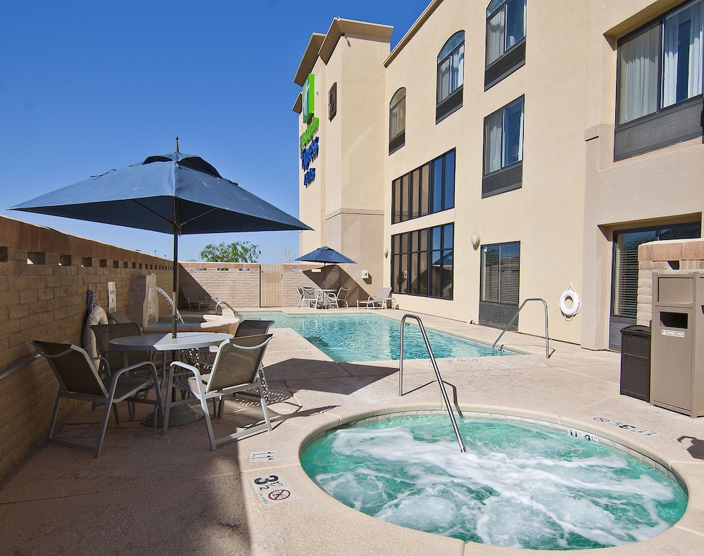 hol inn exp and suites oro valley tucson north
