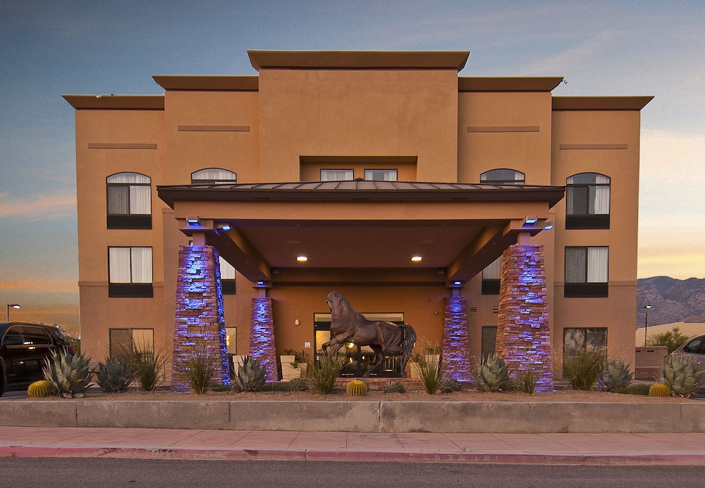 hol inn exp and suites oro valley tucson north