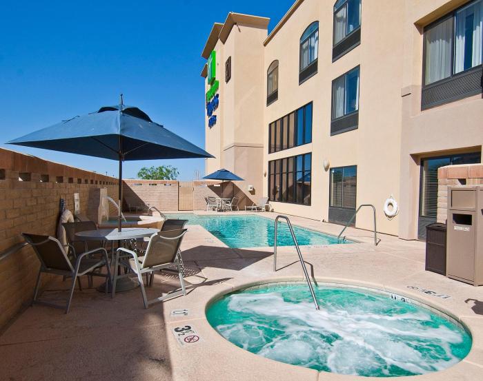 hol inn exp and suites oro valley tucson north