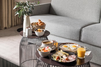 Crowne Plaza Lyon Cite Internationale,Couzon-Au-Mont-D'or>>Lyon,4 star