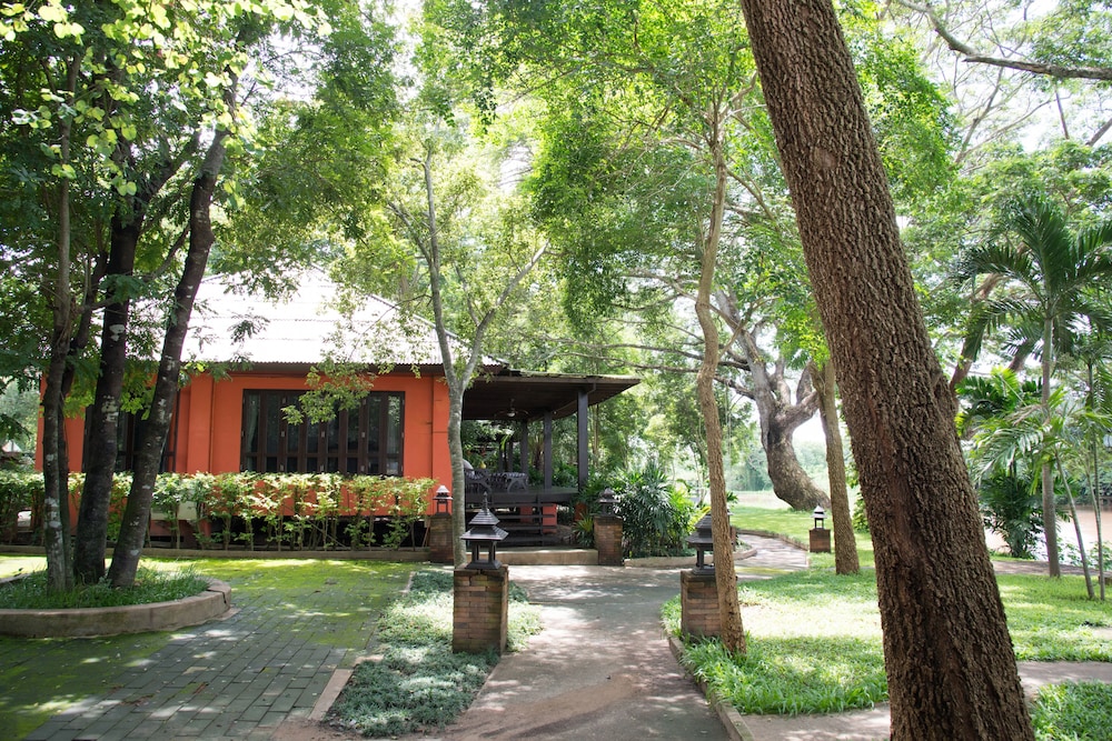 baannamping riverside village