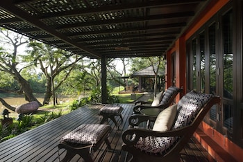 baannamping riverside village