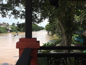 baannamping riverside village